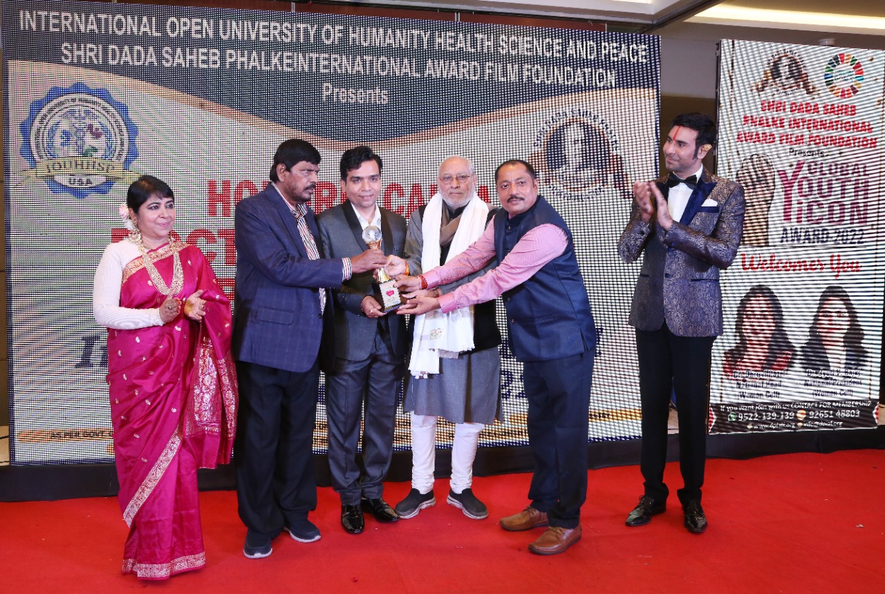 Shailesh B Tiwari event and award moment