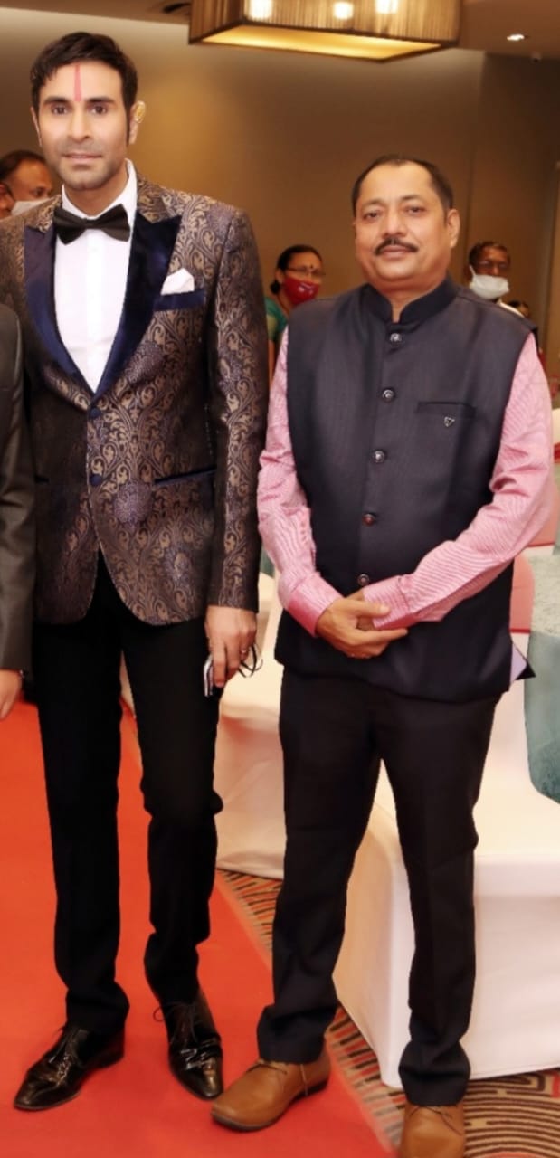 Shailesh B Tiwari event and award moment